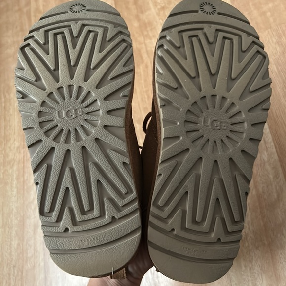 Woman’s neumel chestnut uggs - Picture 2 of 5